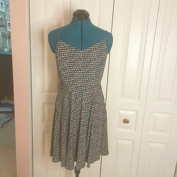 Old Navy Casual Lightweight Smocked Pleated Unlined Printed Fit & Flare Dress - Picture 1 of 13